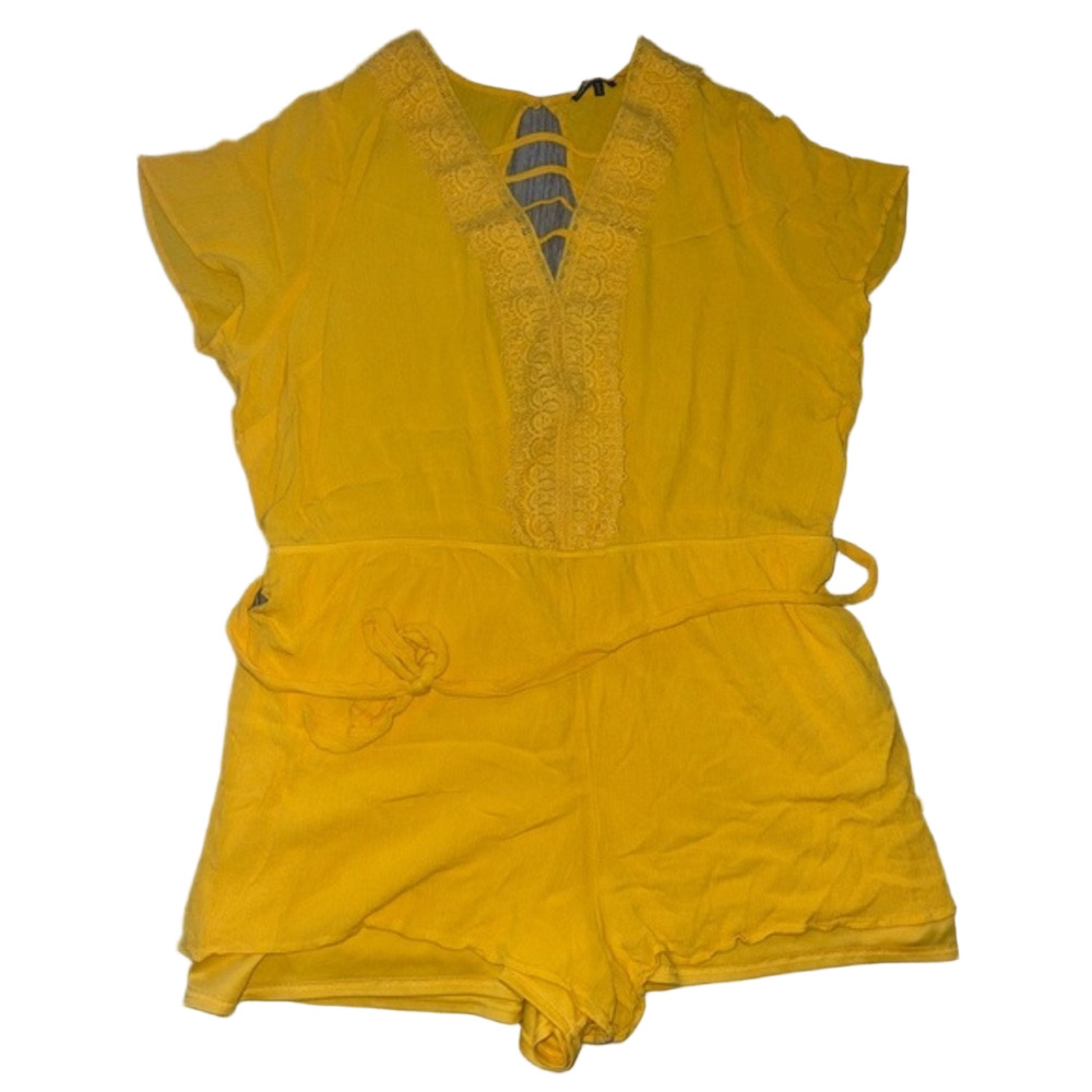 Charlotte Russe Yellow Lace Trim Romper 3X 🏷️